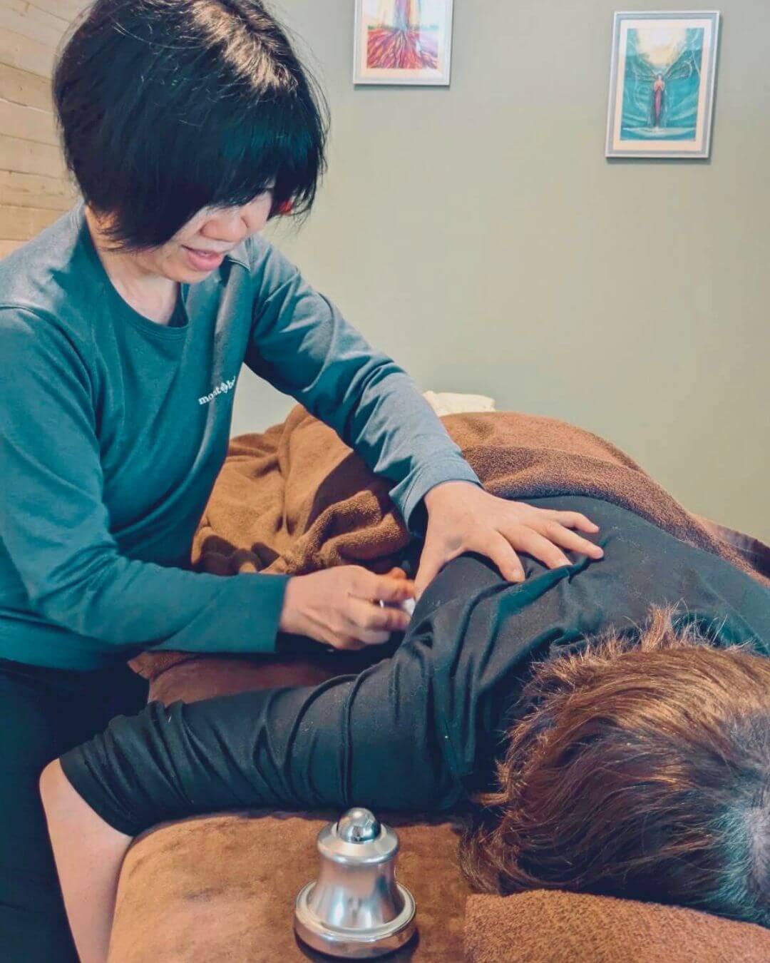 ネオヒーラー施術風景 ネオヒーラー施術風景